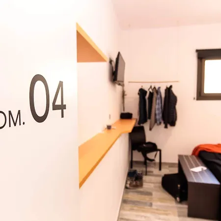 The 8 House 3* Тарифа